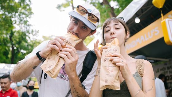 Scopri il tour del cibo di strada ad Hanoi con Lorenzo