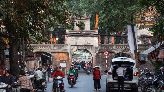 Tour di 5 giorni a Hanoi Halong Trang An Bai Dinh con Giulia