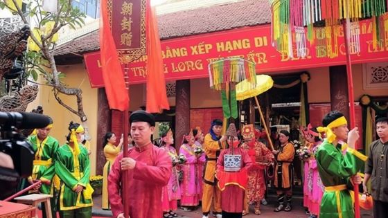 Cosa vedere a tempio di Bach Ma Hanoi con Eleonora