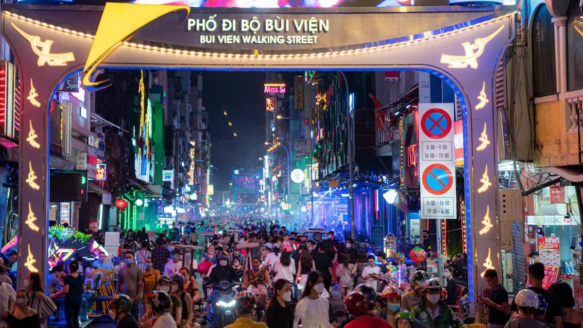 Phố đi bộ Bùi Viện: Điểm đến “không ngủ” tại Sài Gòn | Green SM