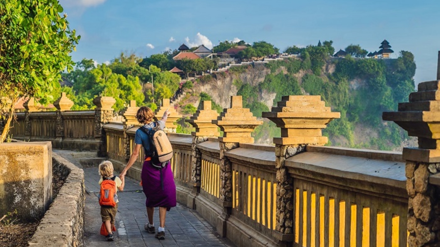 Scopri i templi di Bali durante il tuo viaggio.