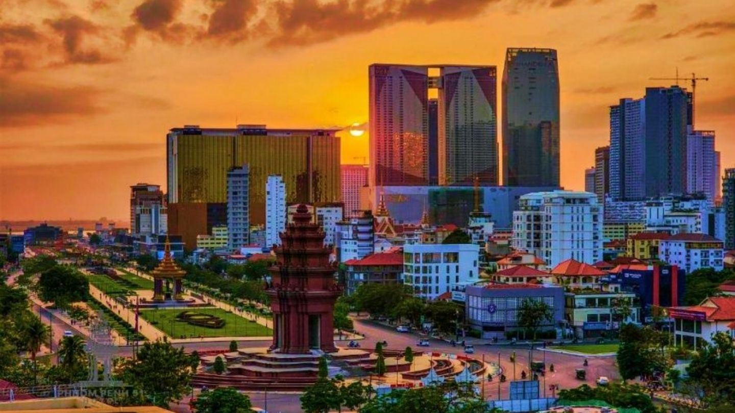 Il tramonto a Phnom Penh