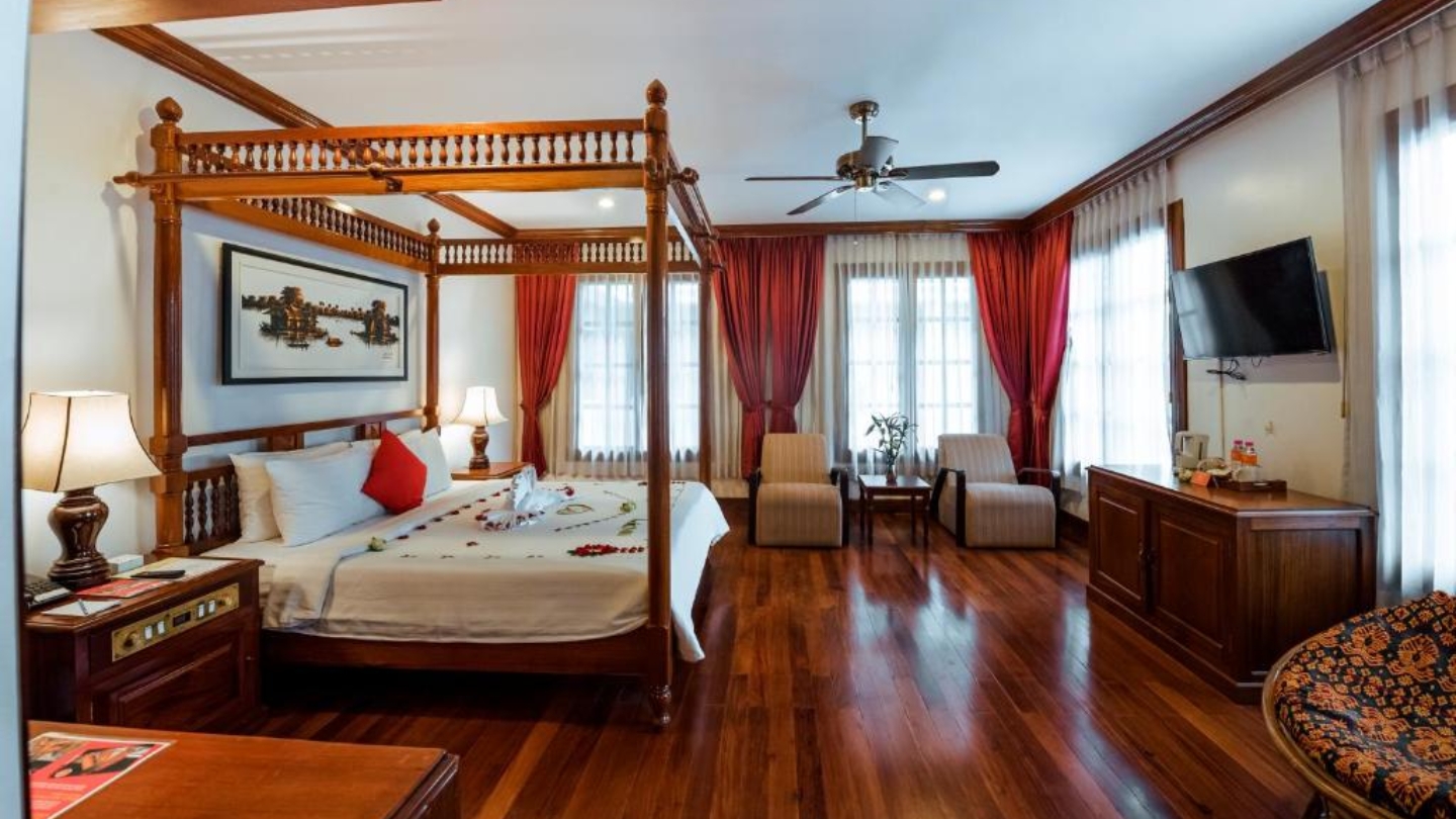 The Suite by Royal Crown Hotel