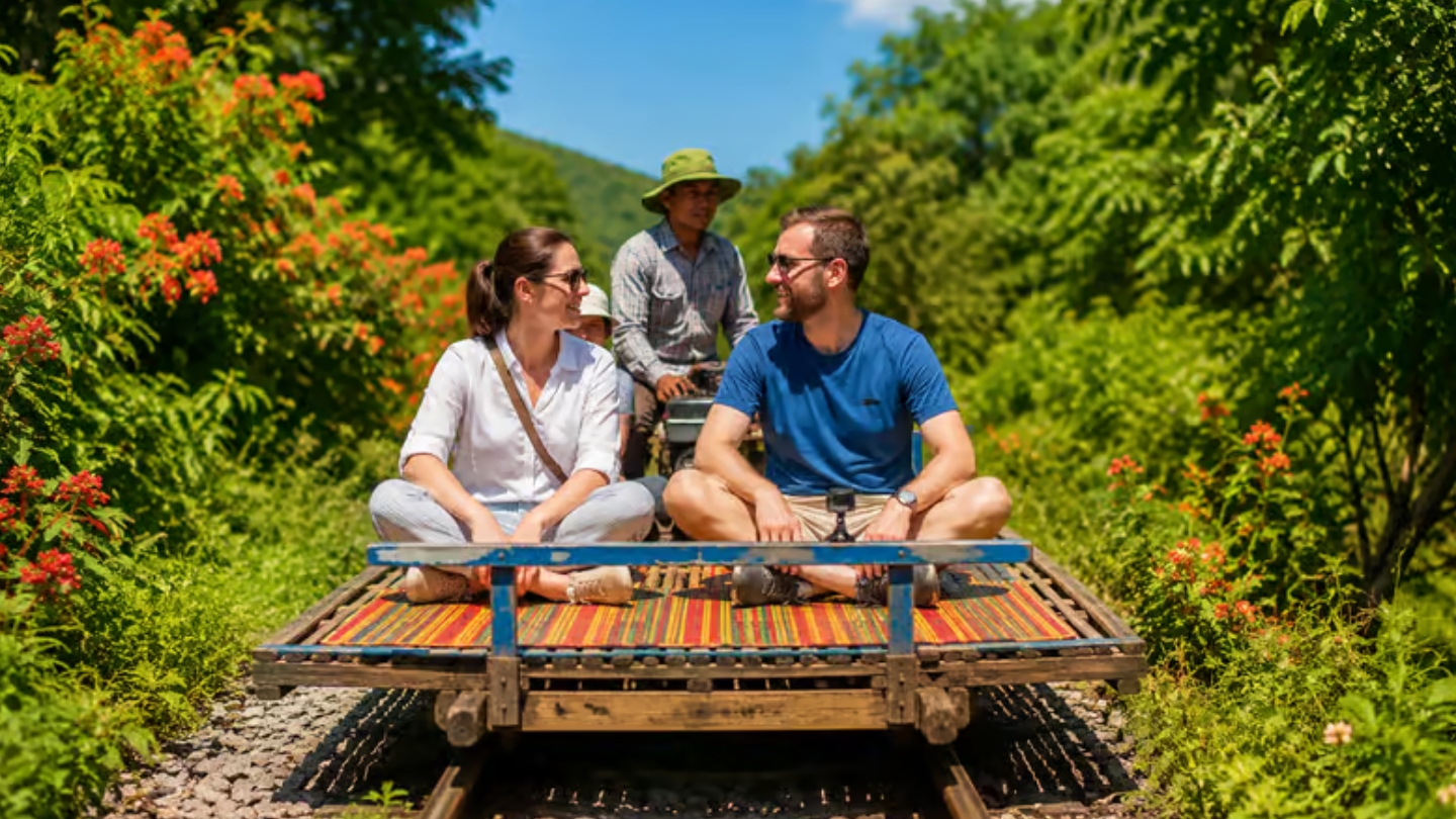 Bamboo Train, un'esperienza unica durante 21 giorni in Cambogia