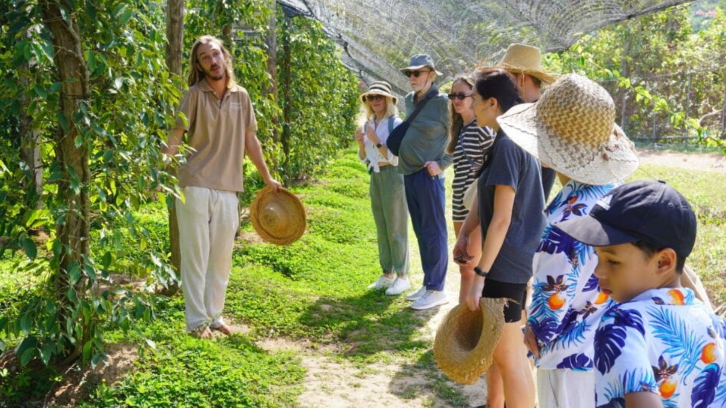 Visita a una piantagione di pepe di Kampot durante il nostro itinerario di 3 settimane in Cambogia