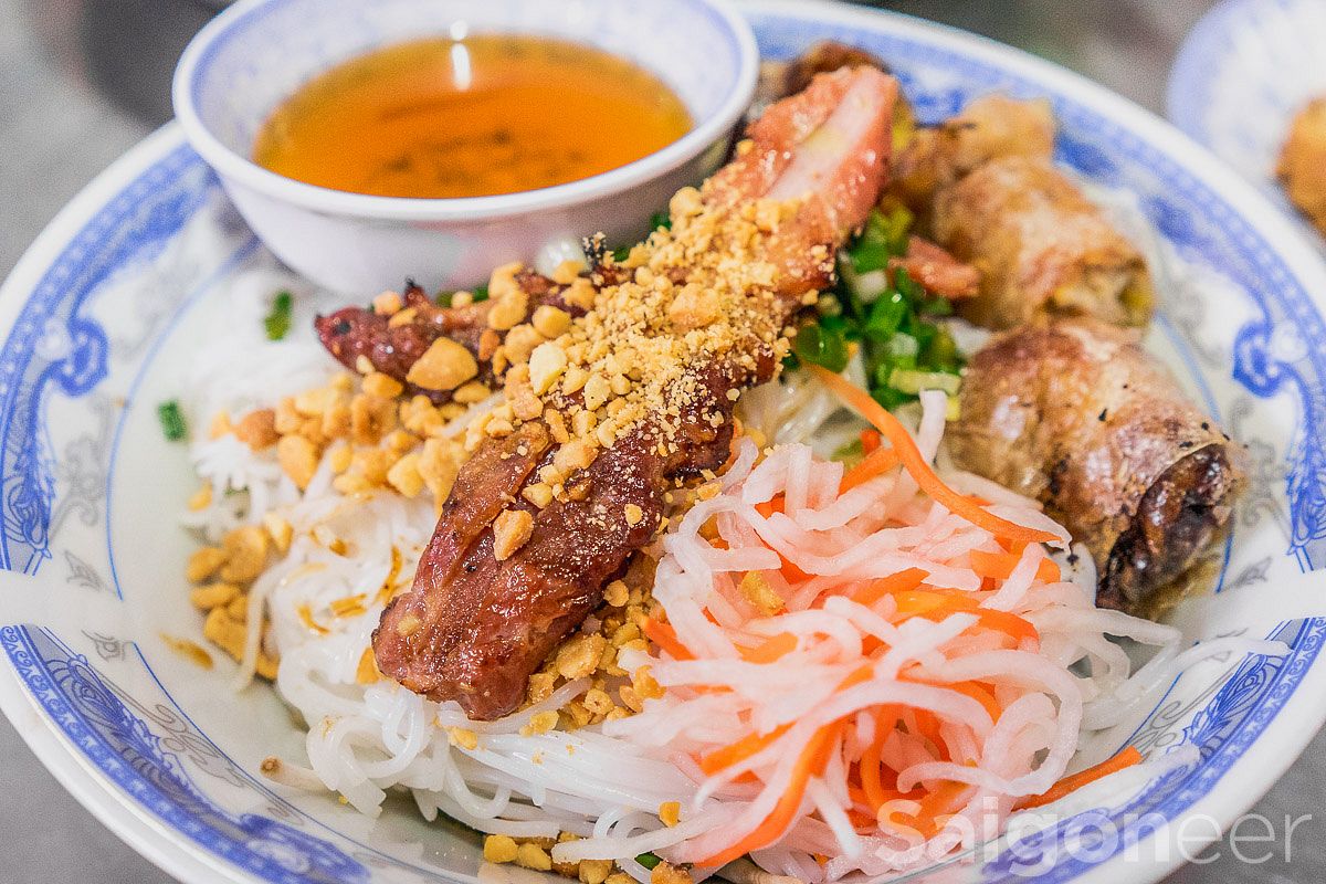 Hẻm Gems: Bun Thit Nuong in a Street Foodie's Paradise - Saigoneer