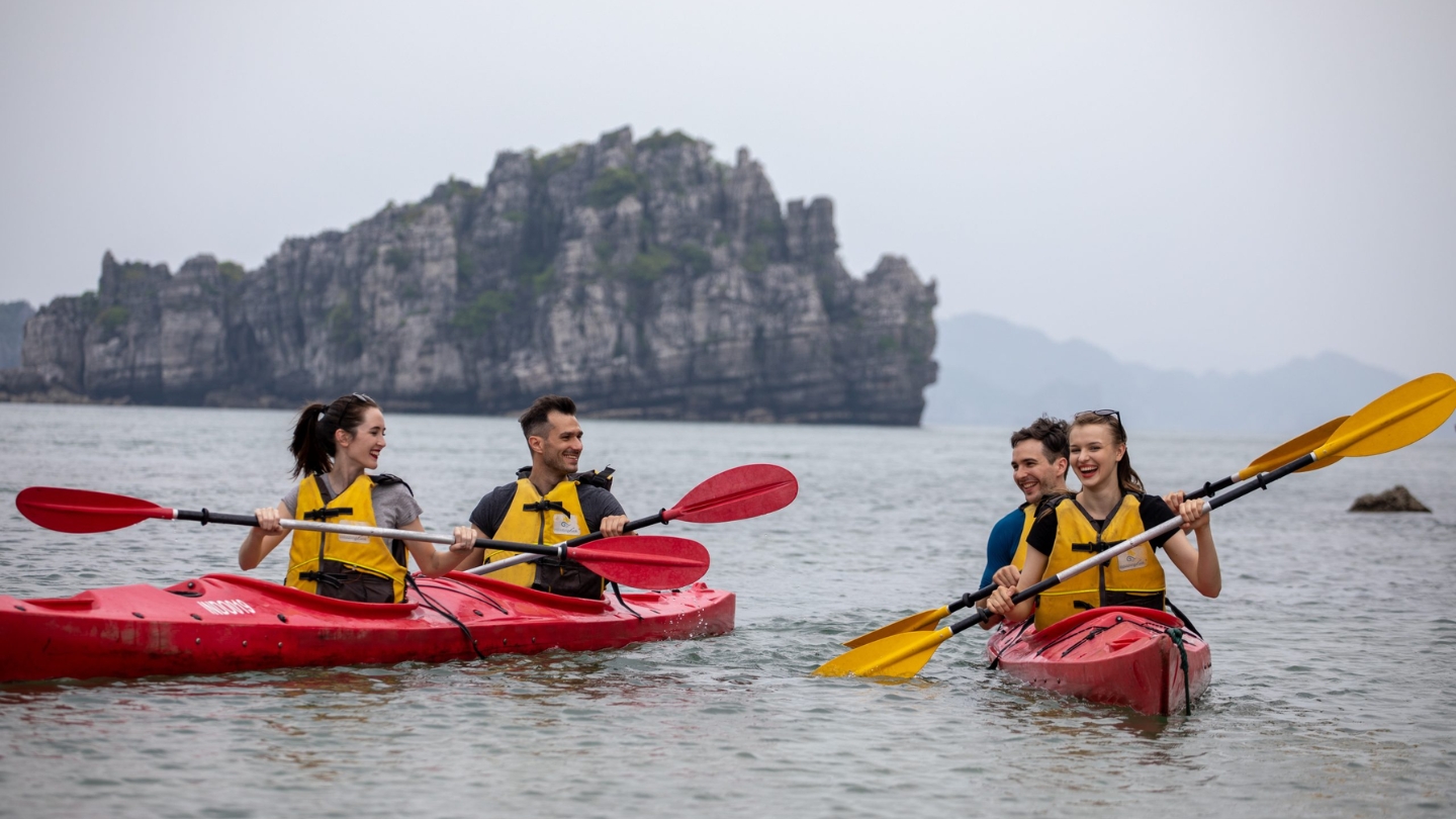 Kayak nella Baia di Halong