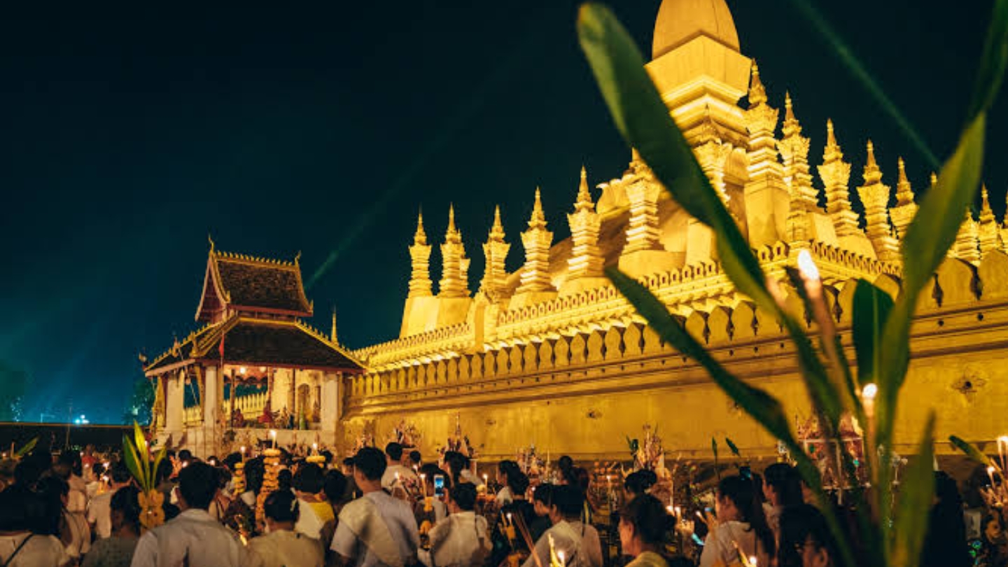 Boun That Luang - una festa sacra all’insegna della devozione spirituale con i pacchetti vacanza all-inclusive in Laos