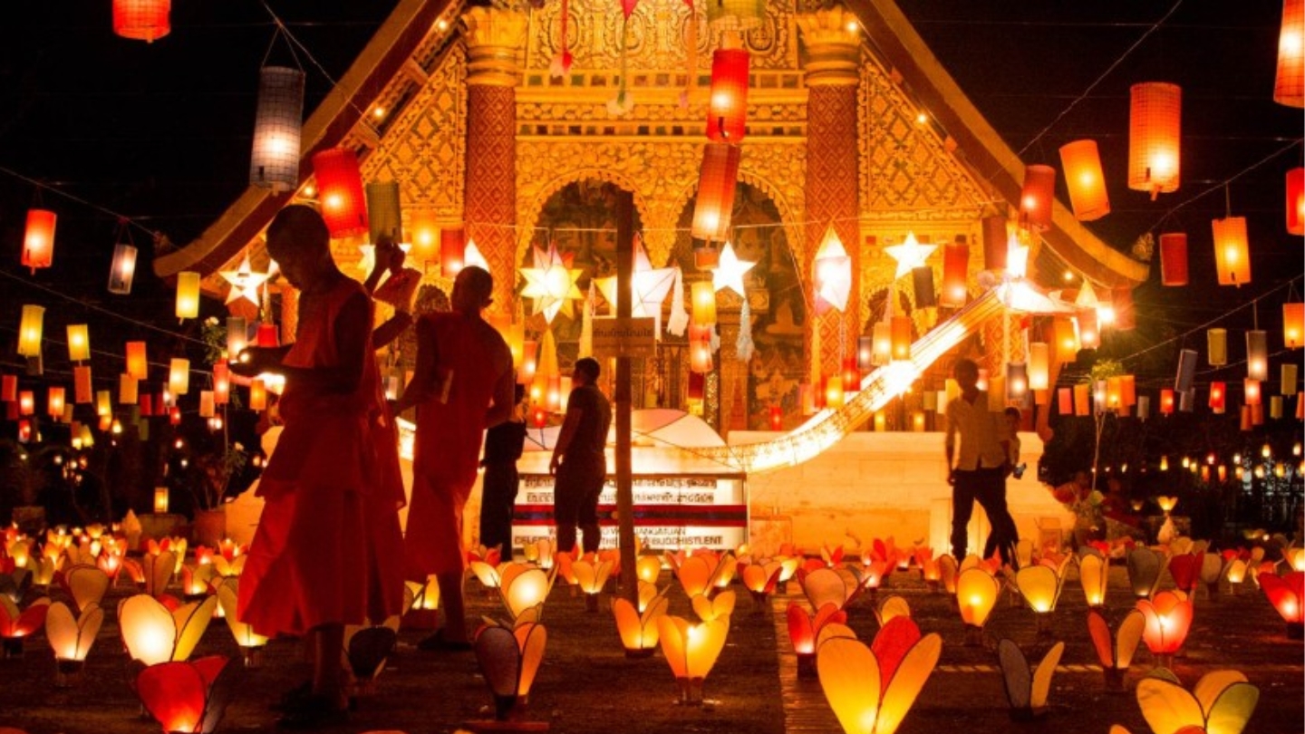 Boun Lai Heua Fai: luci galleggianti sul Mekong durante le festività in Laos