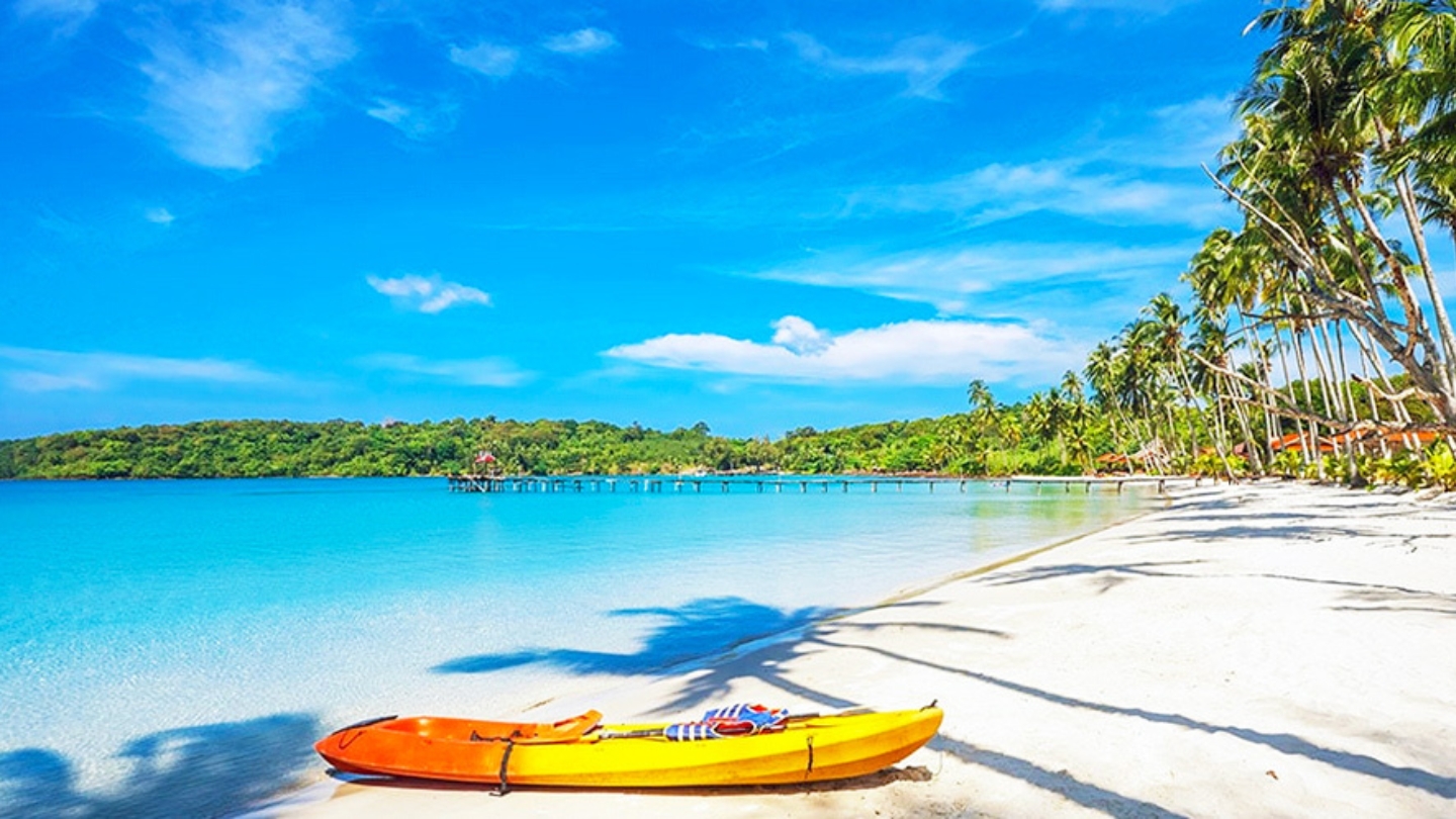 La spiaggia di Koh Chang per il tour Thailandia a giugno