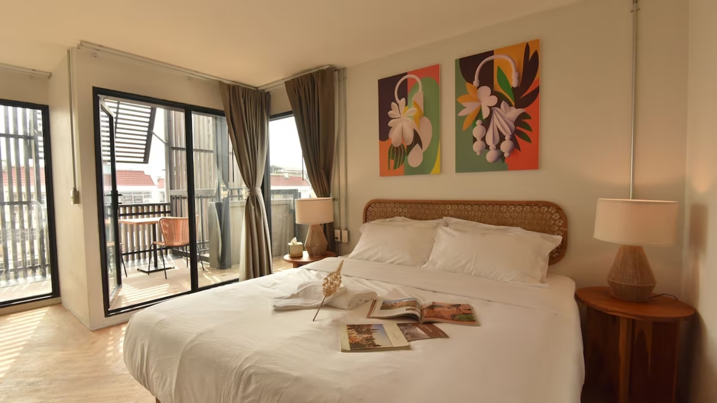 La camera grande e comfortavole offerta dall’hotel