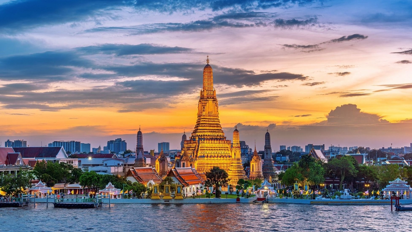 Wat Arun visto dal fiume, una tappa obbligata a Bangkok in 2 giorni