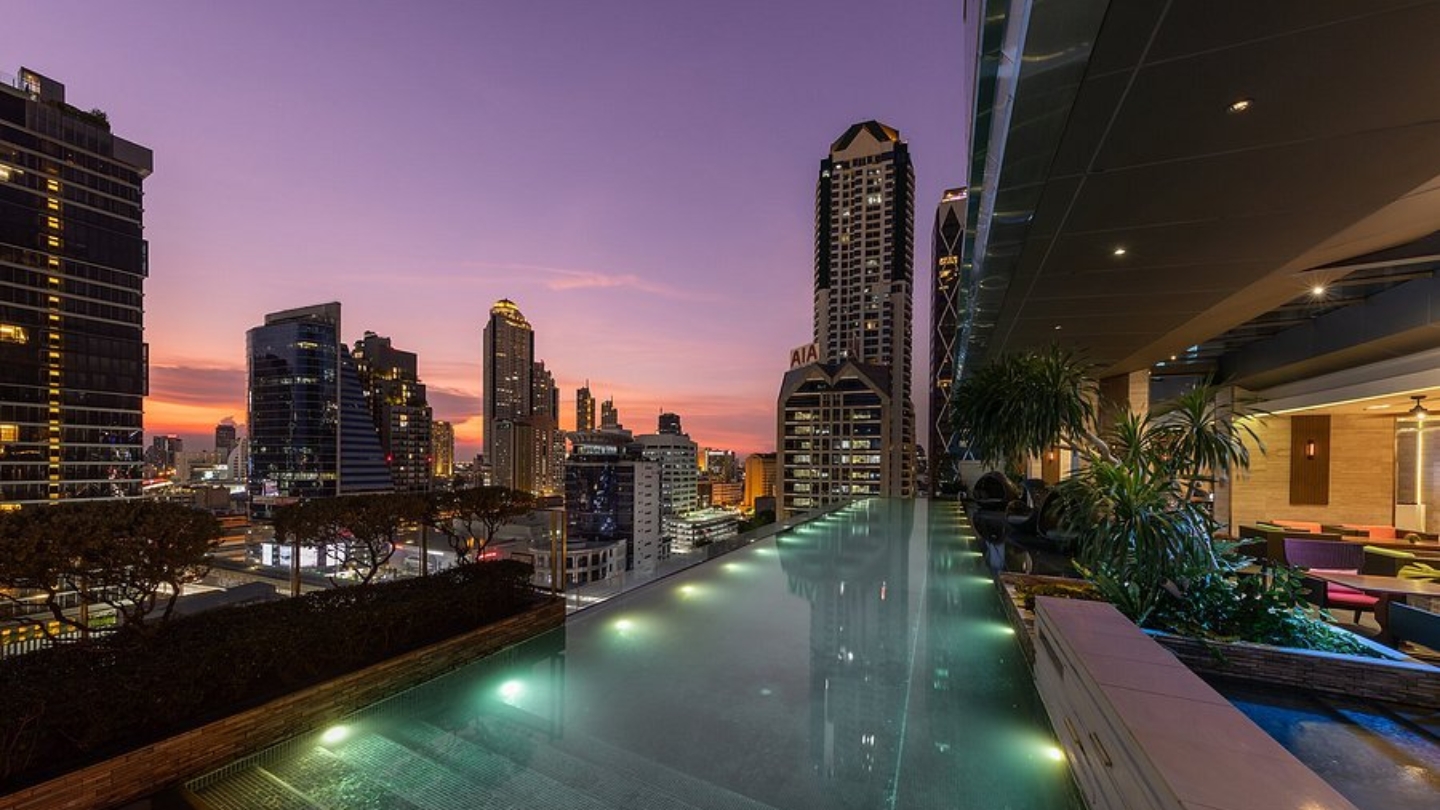Vista notturna di Bangkok dall’hotel