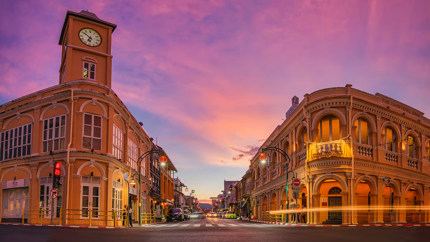 Passeggia nella Phuket Old Town