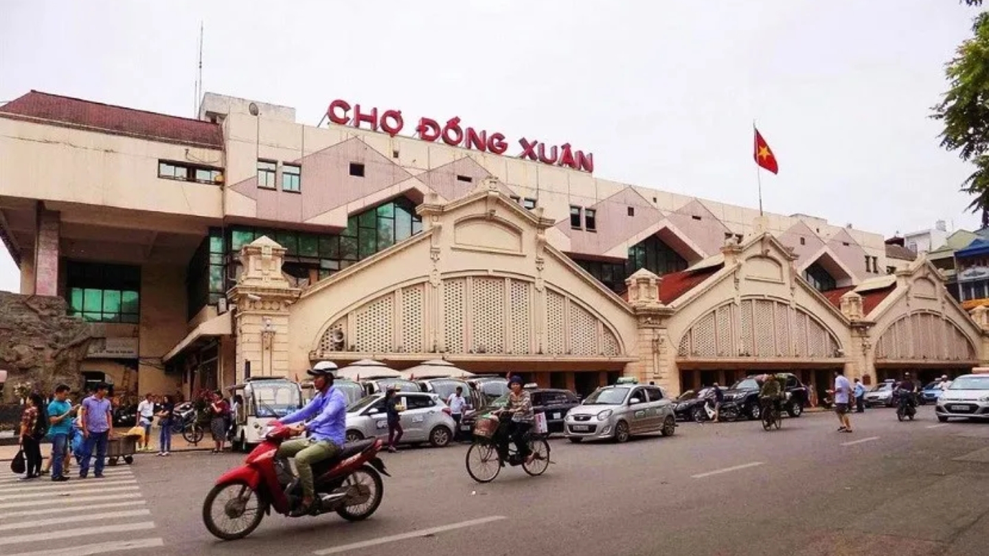 Vivace mercato Dong Xuan - cosa fare in Vietnam? 
