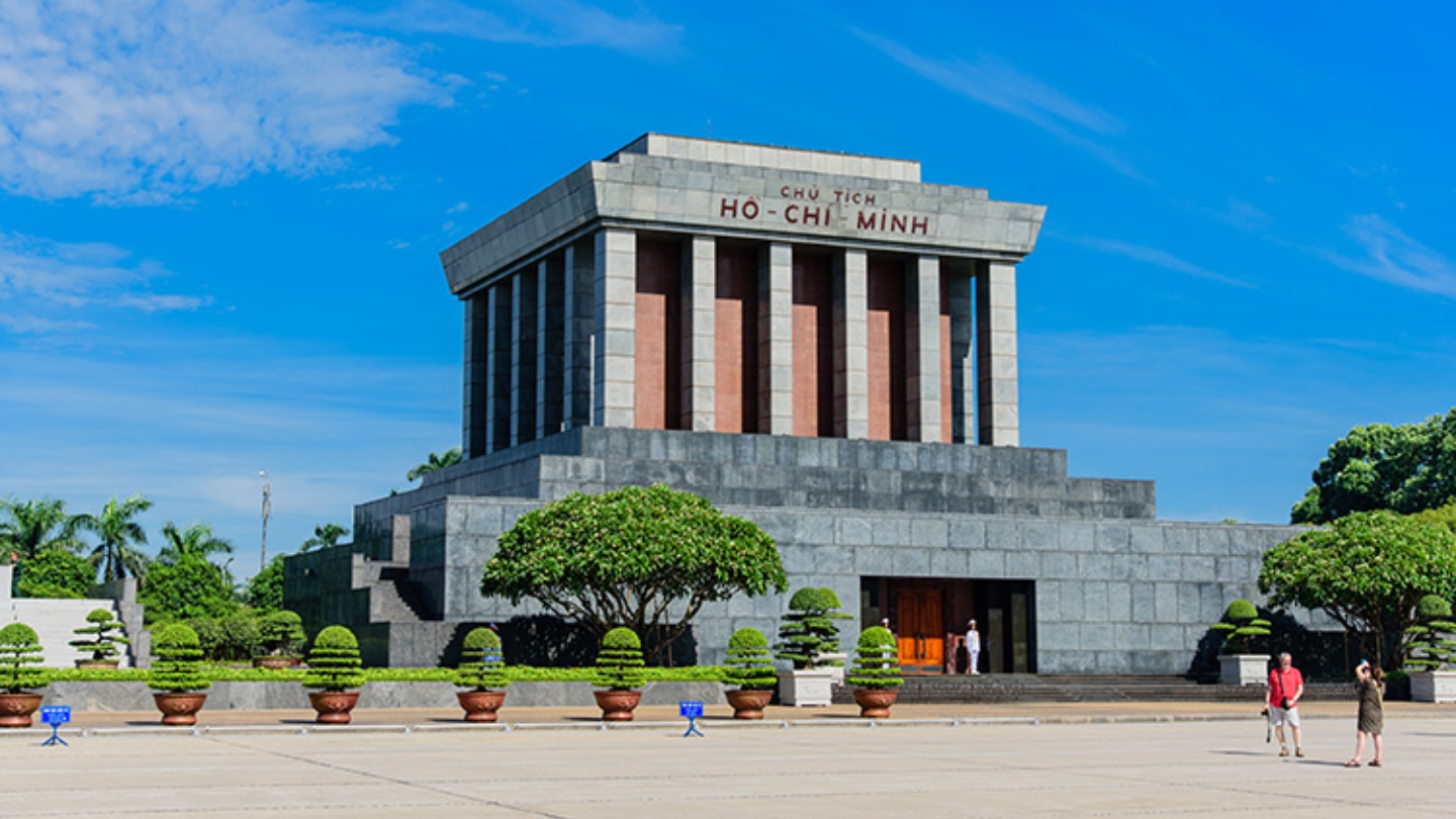 Visita il mausoleo di Ho Chi Minh