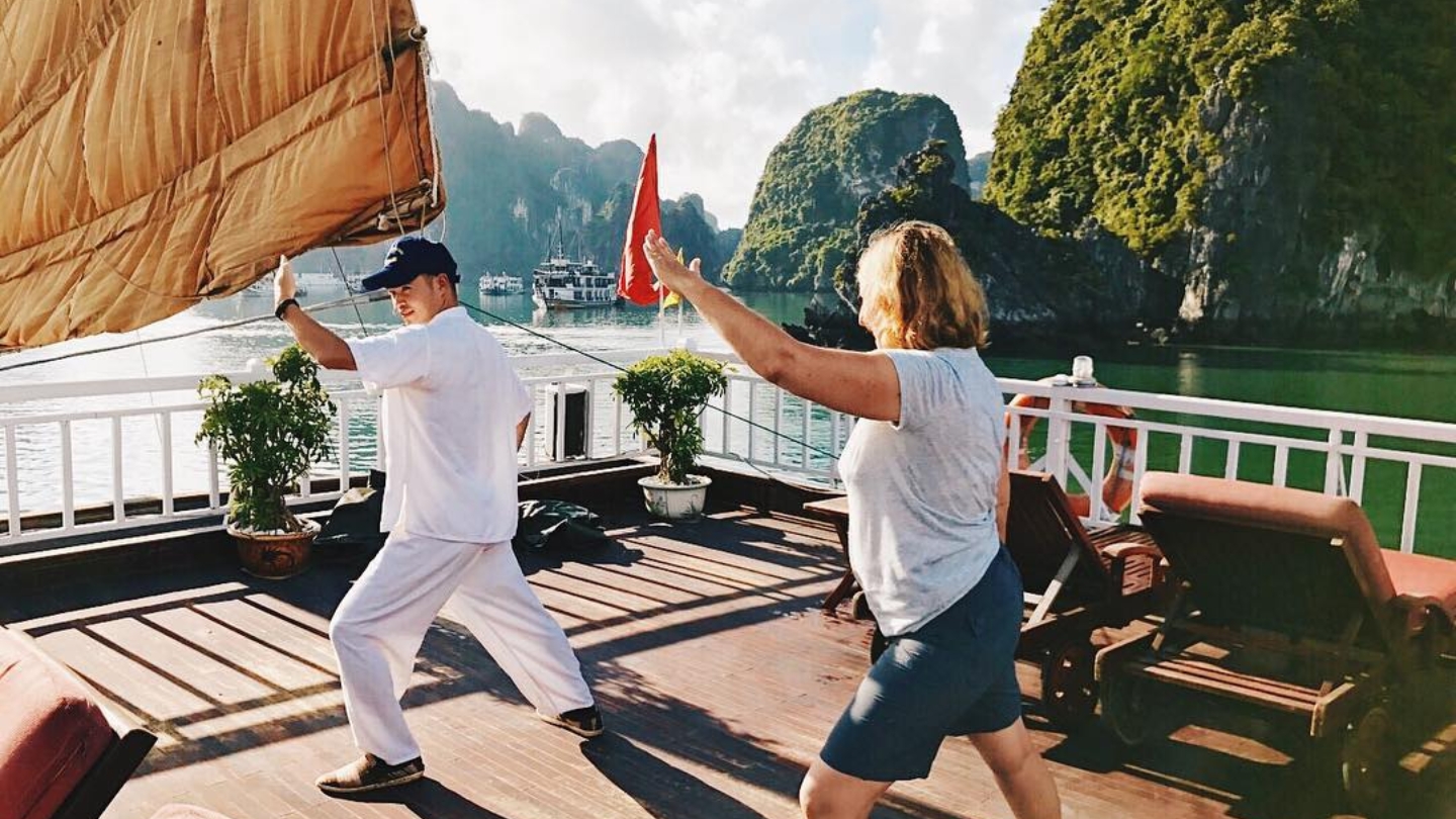 Rinfrescati con una lezione di Tai Chi in barca