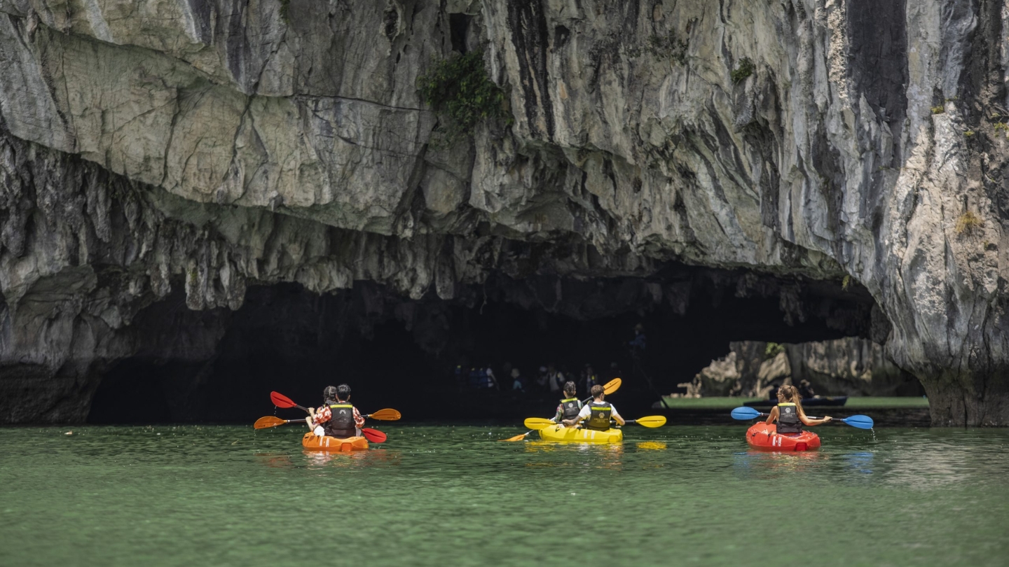Kayaking - Attività da fare a Baia di Halong