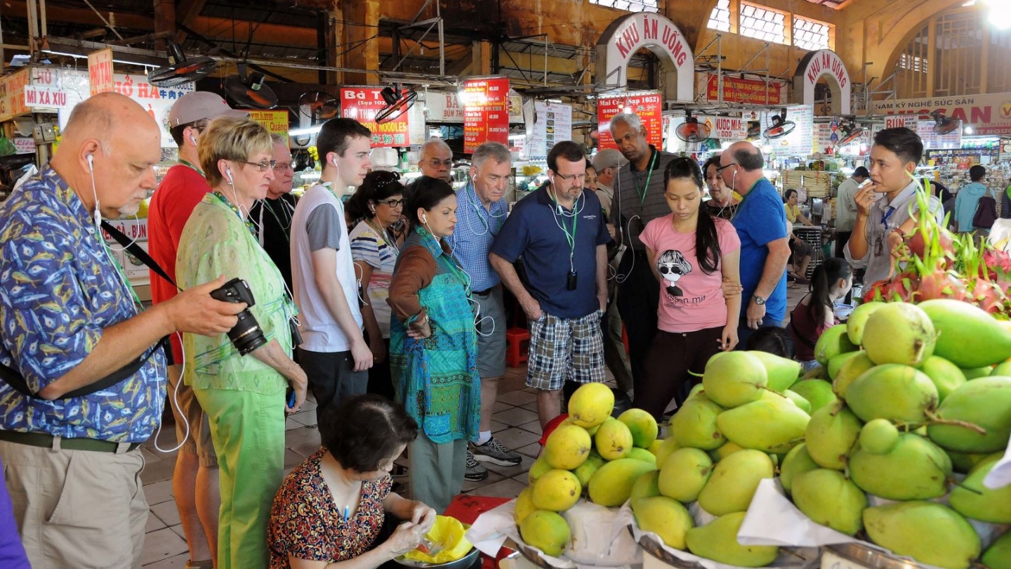 Fare shopping al mercato di Ben Thanh