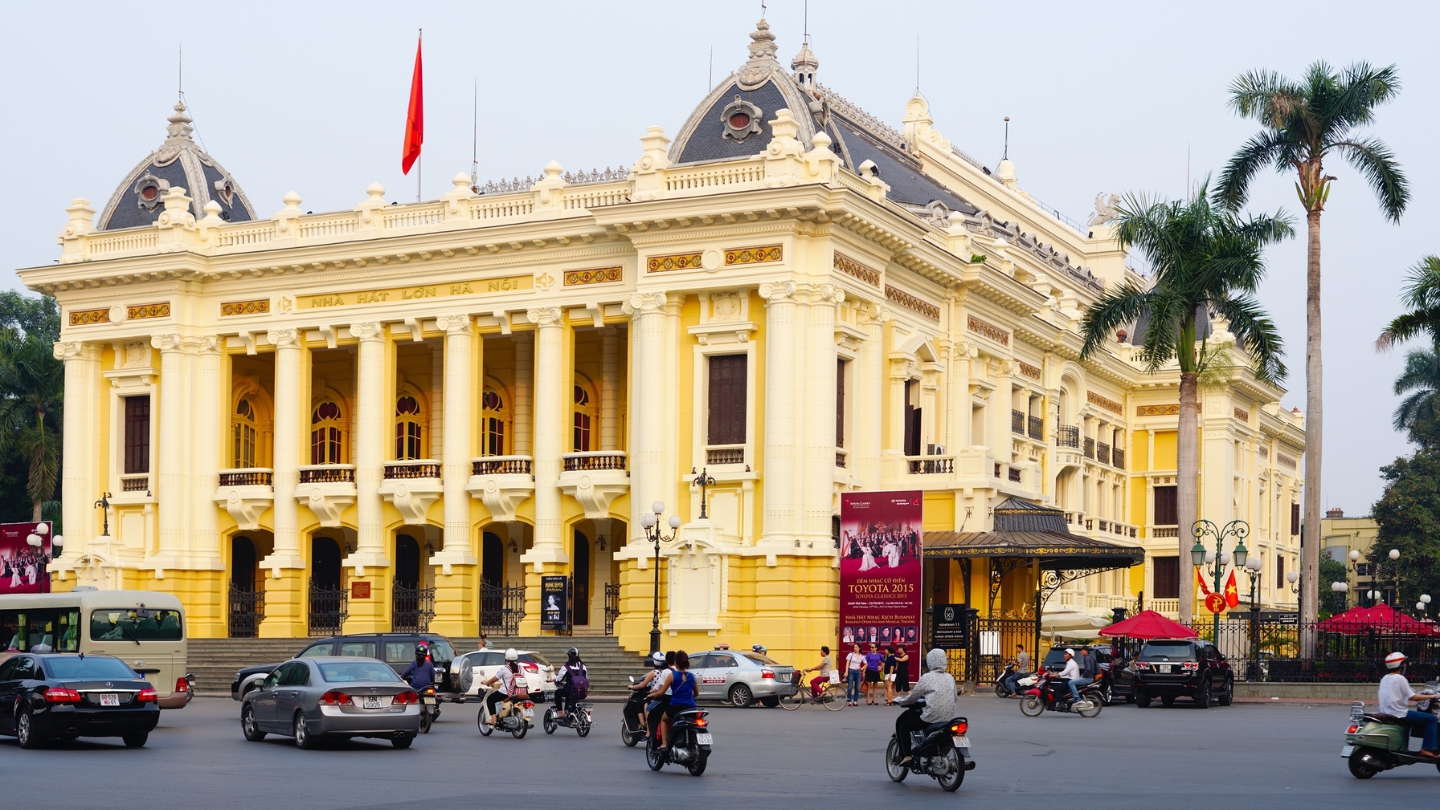 Benvenuti ad Hanoi con la sua bellezza moderna e tradizionale