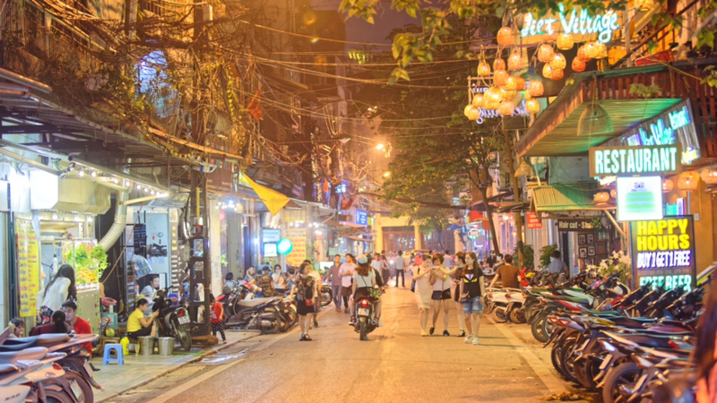 Esplora Hanoi di notte