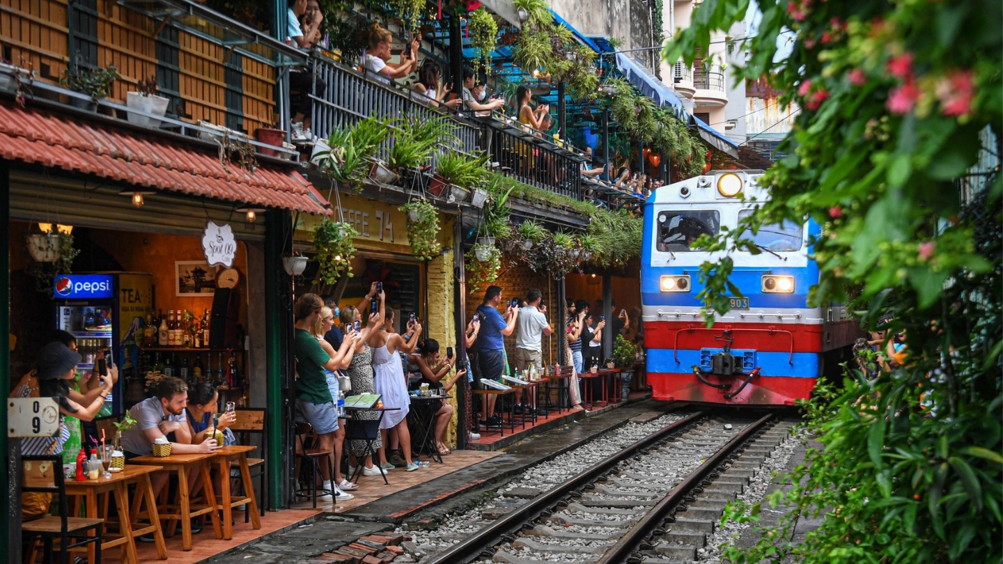 Un'esperienza indimenticabile nella via dei treni di Hanoi.