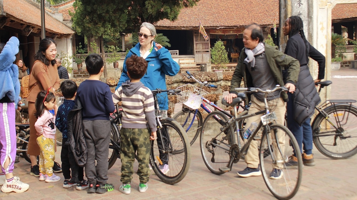 Esplorate in bicicletta l'antico villaggio di Duong Lam