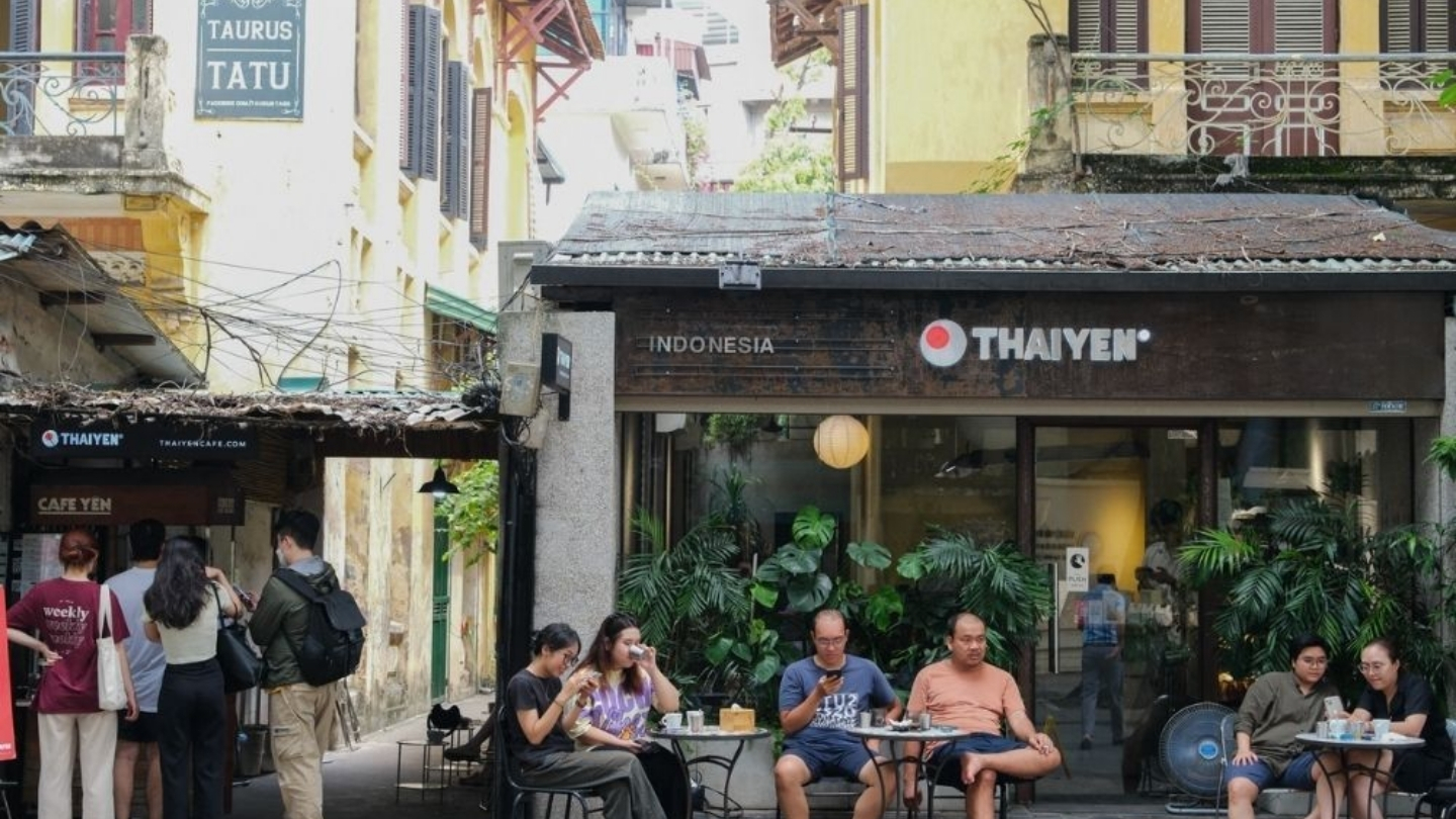 Bere un caffè nei vicoli per immergersi nella cultura vietnamita