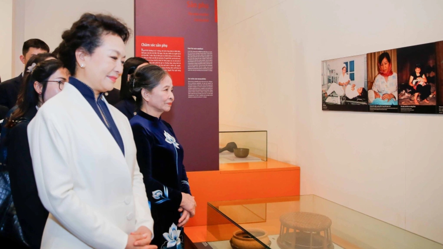 La visita dei consorti cinese e vietnamita al Museo
