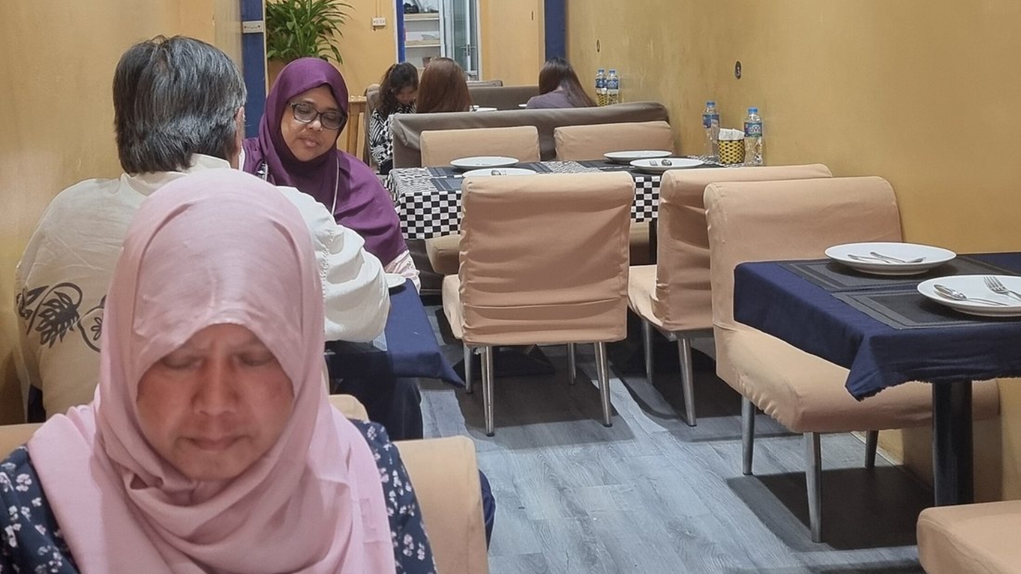 Il ristorante è sempre pieno di turisti musulmani