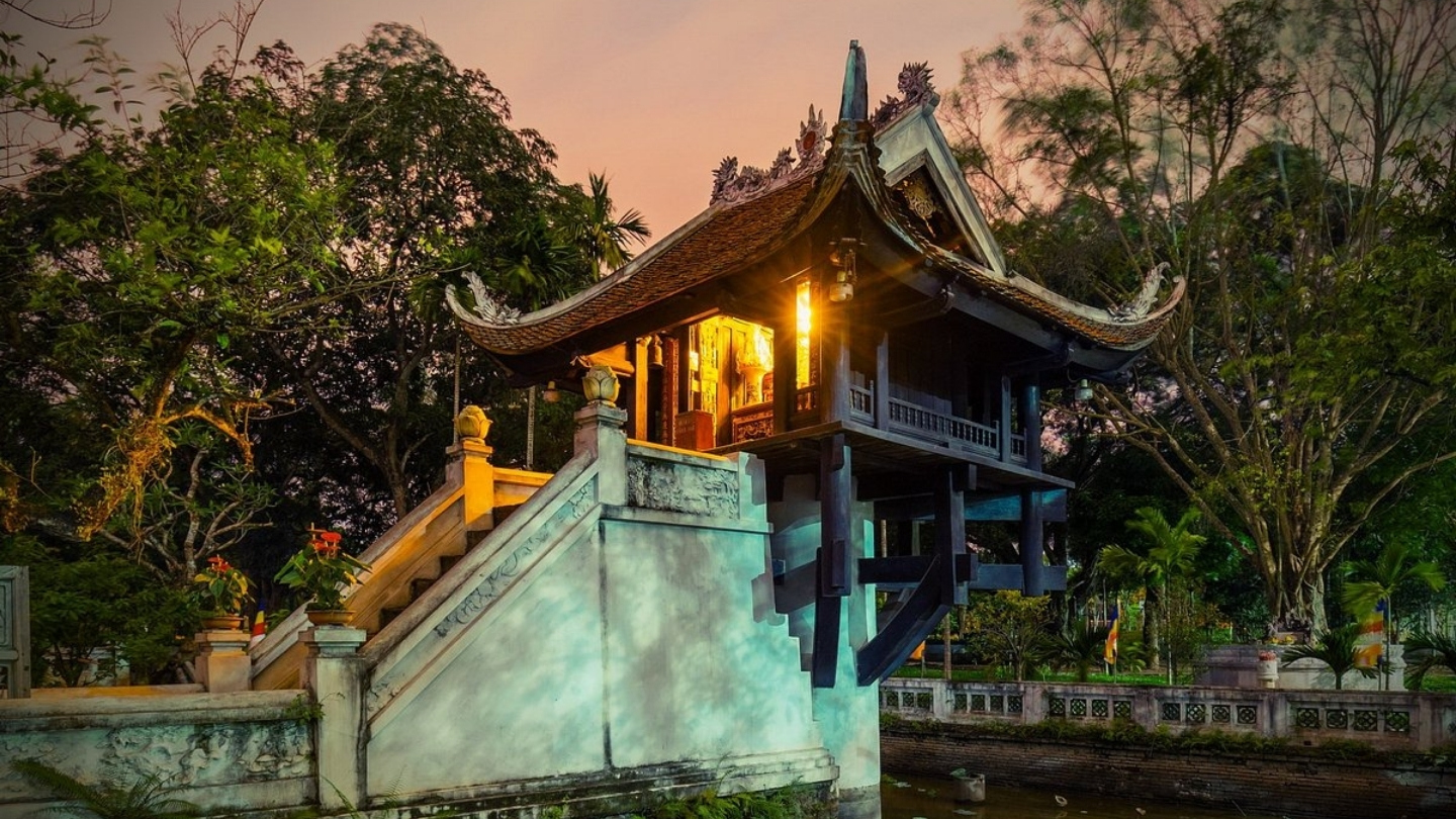 La bellezza notturna di Pagoda a Pilastro Unico
