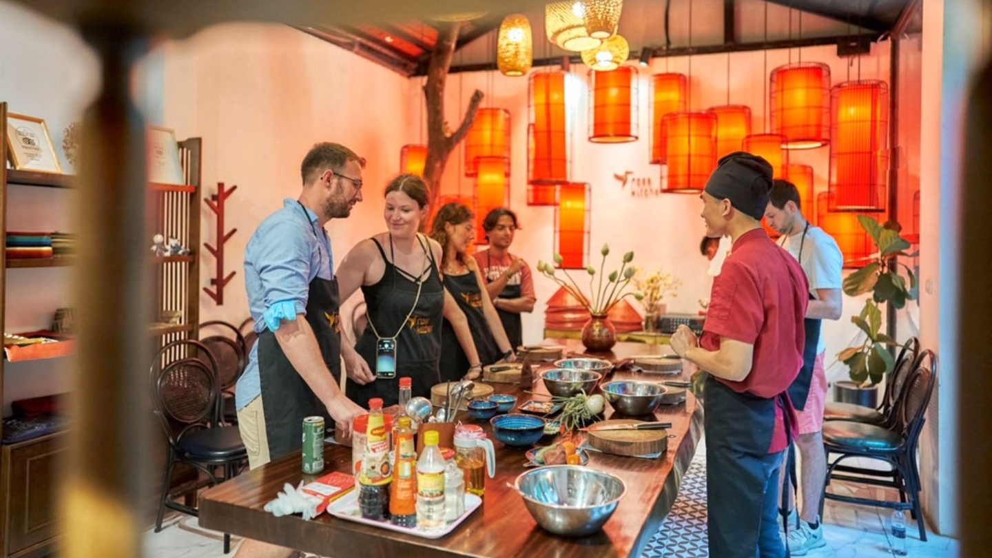 Scopri nuove esperienze con il corso di cucina di 1 giorno ad Hanoi