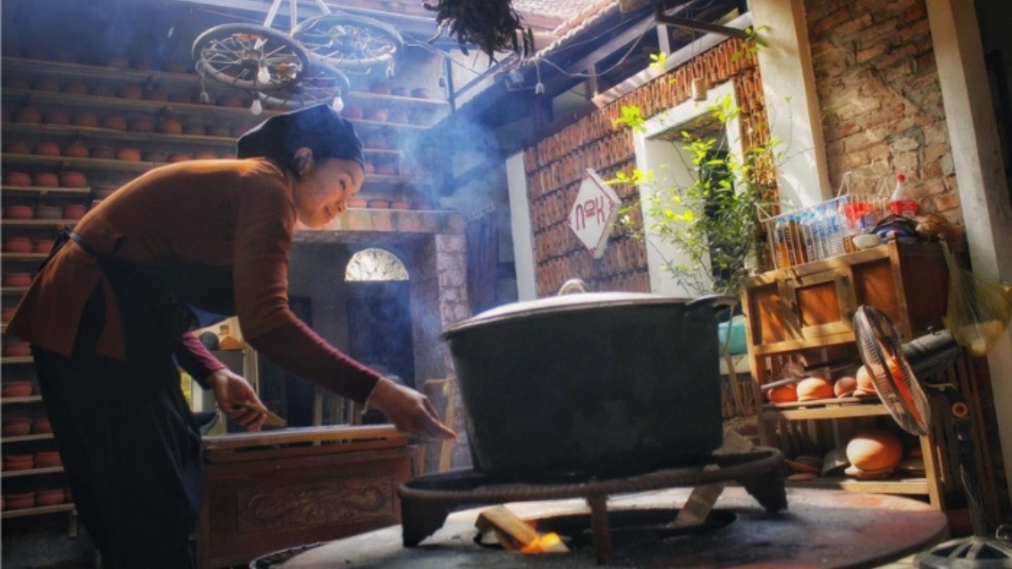Vivi un'esperienza a Bep Lang Duong Lam con l'autentica cucina locale