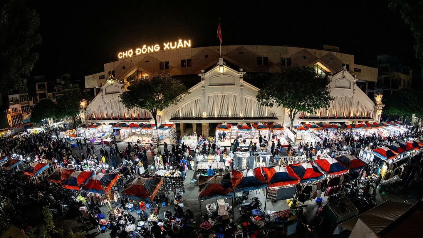 Scopri mercato notturno di Hanoi 