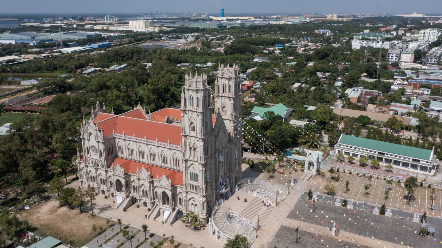 Chiesa di Song Vinh, una chiesa in stile gotico europeo nel cuore del Vietnam