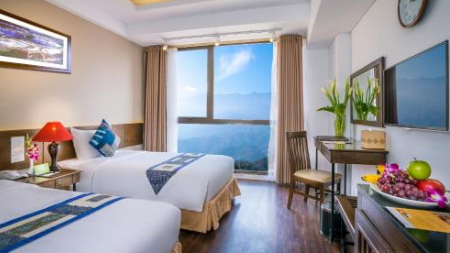 Svegliarsi con una vista mozzafiato direttamente dalla camera dell'albergo 