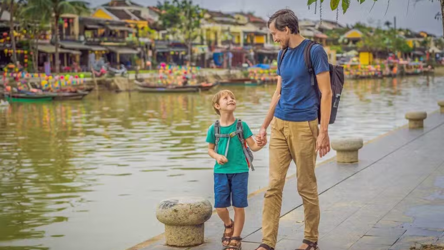 Tra case antiche e lanterne nella città vecchia di Hoi An