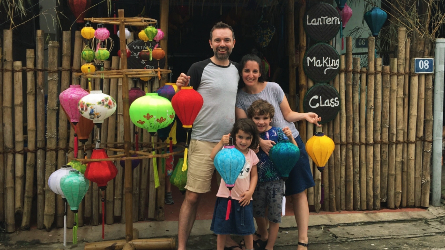 Cosa fare in Vietnam in 15 giorni con bambini? Un'esperienza creativa con le lanterne per bambini a Hoi An