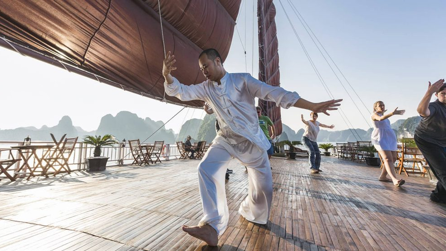 Scoprire la Baia di Ha Long con una crociera di 2 giorni