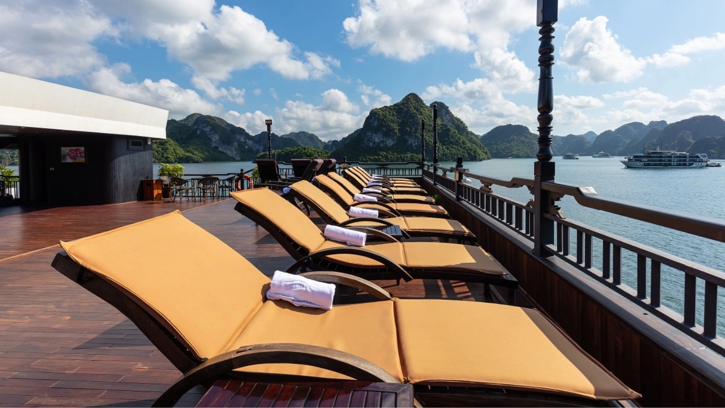 La terrazza, da cui si può godere della bellezza mozzafiato della baia