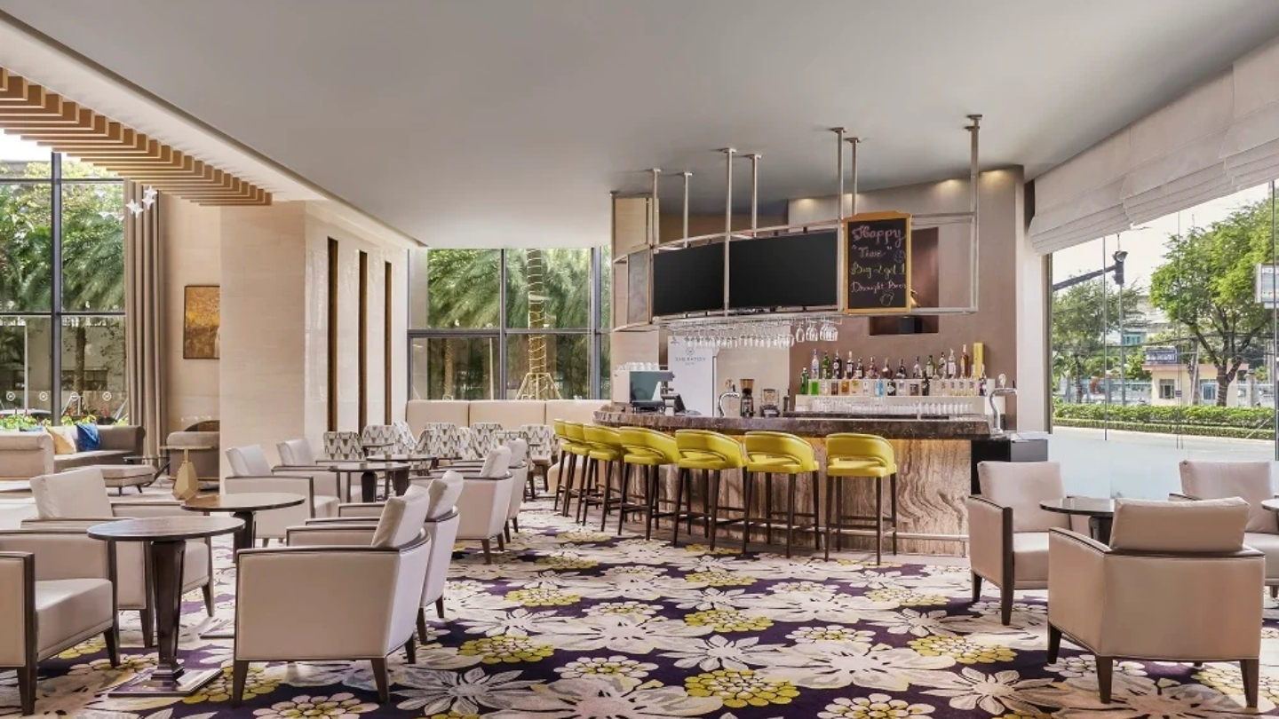 Sheraton Can Tho dispone un bar moderno