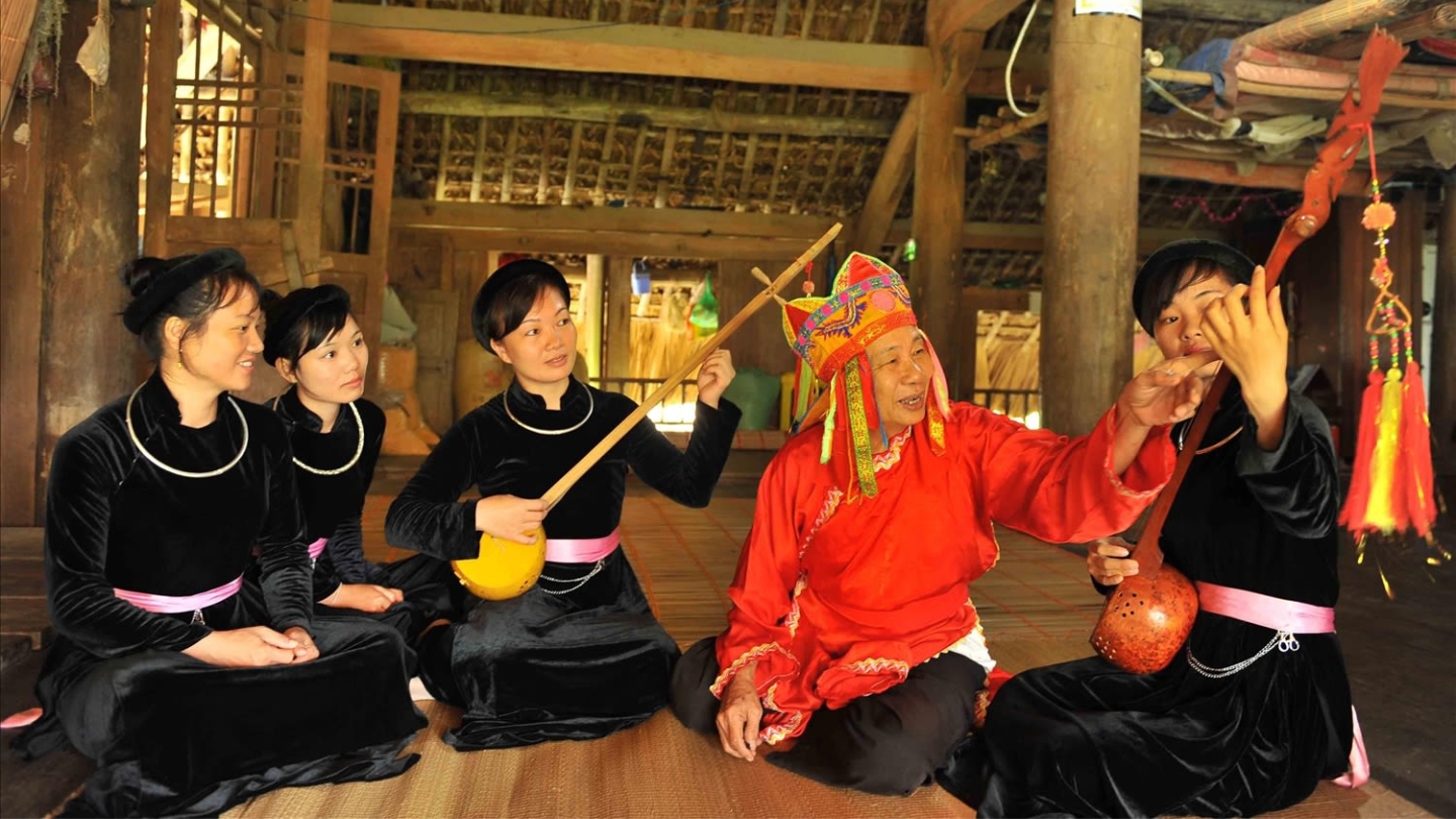 La comunità Tay nel villaggio di Nam Dam