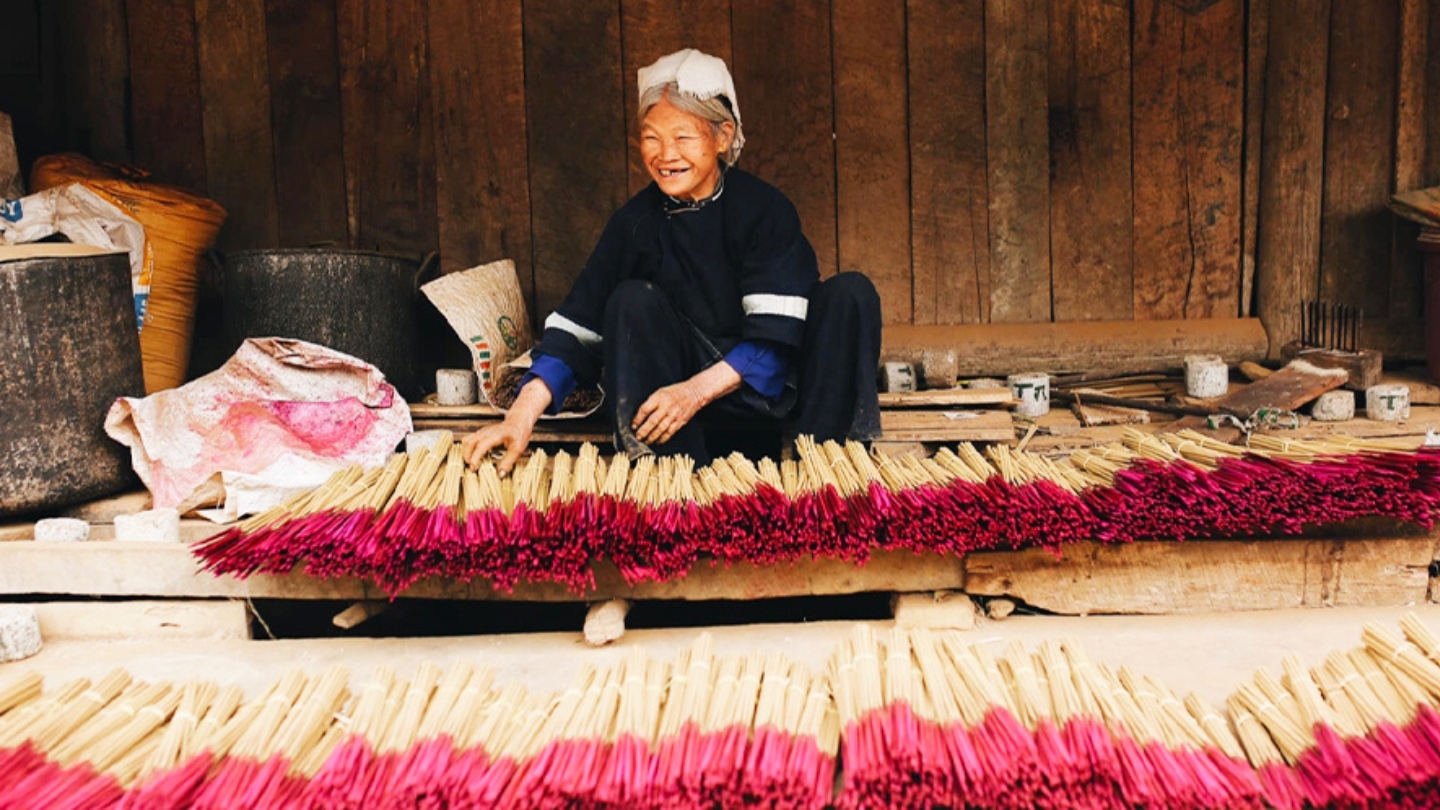 Esplorando i paesaggi selvaggi di Cao Bang tra montagne calcaree e natura.