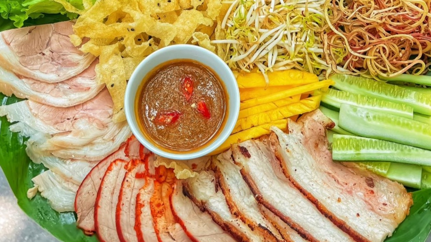 Gli ingredienti per un piatto di Bun cuon