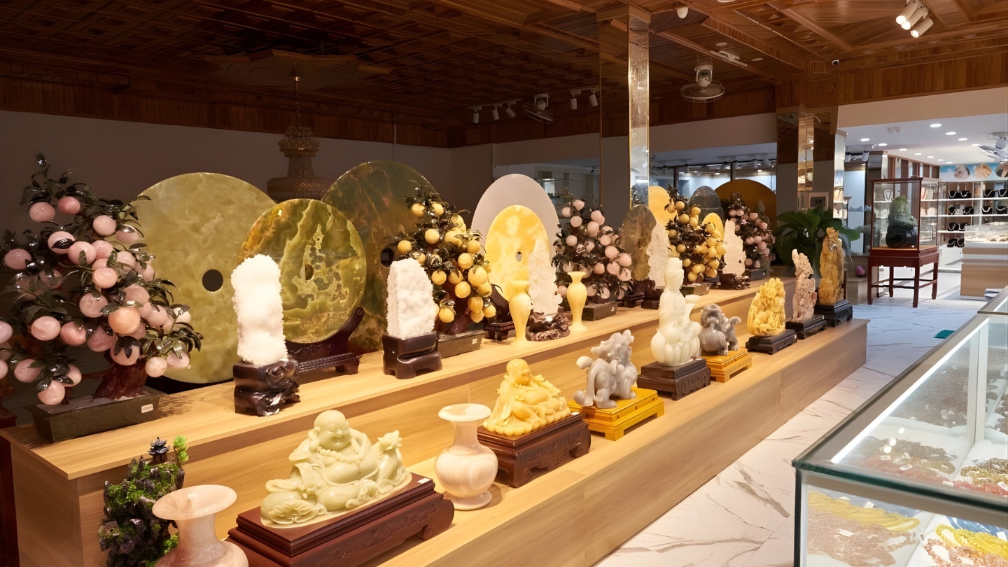  Le opere raffinate del villaggio artigianale di sculture in pietra di Non Nuoc