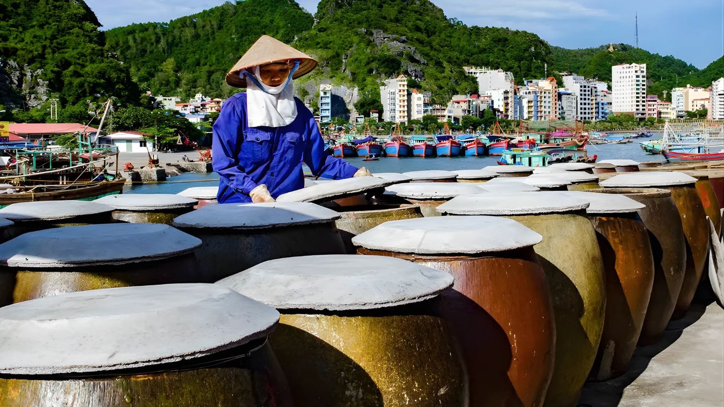 Il villaggio artigianale di salsa di pesce di Nam O