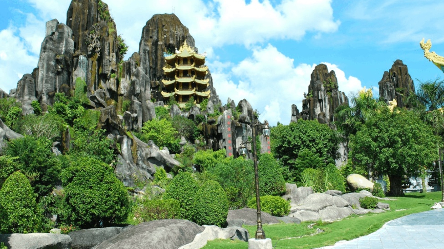 Le cinque montagne delle Montagne di Marmo di Da Nang