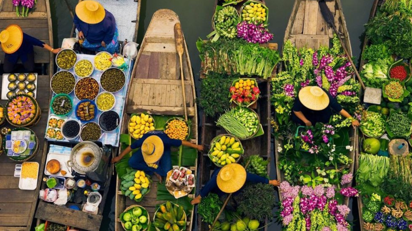 Mercato galleggiante di Nga Bay