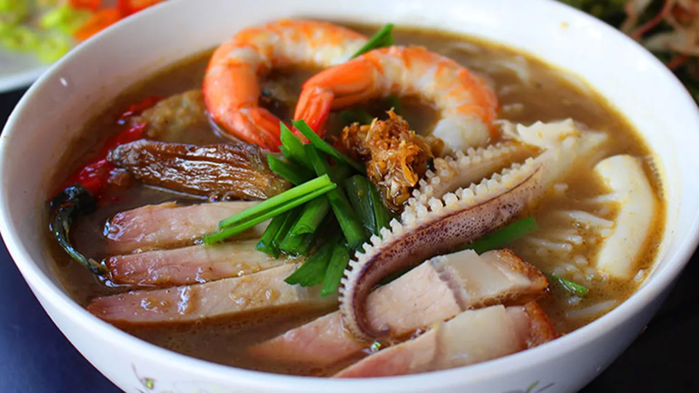 Bun Mam – Zuppa di noodle con frutti di mare fermentati