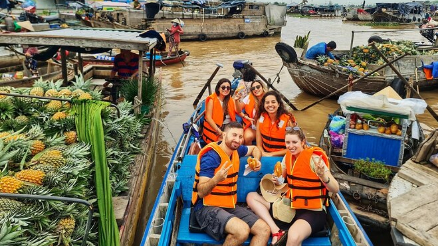 Esplorare il Delta del Mekong tra canali ombreggiati